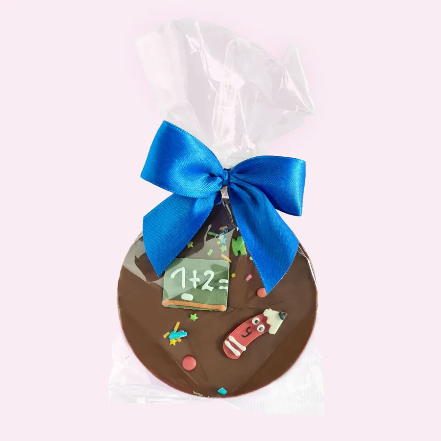 schultuete-schokolade-geschenk-blaue-schleife